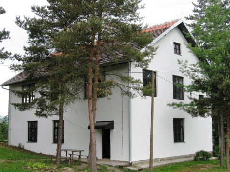 Ренвирана школска зграда
